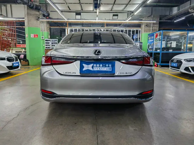 Lexus ES — Фото автомобиля 5