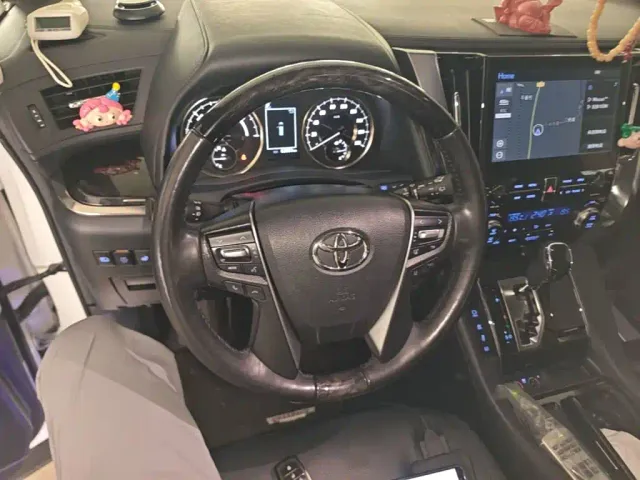 Toyota Vellfire — Фото автомобиля 10