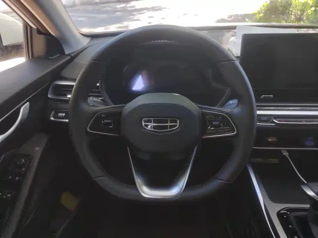 Geely Emgrand — Фото автомобиля 15