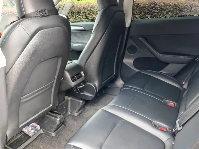 Tesla Model Y — Фото автомобиля 13