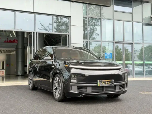 Li Auto L9 — Фото автомобиля 13