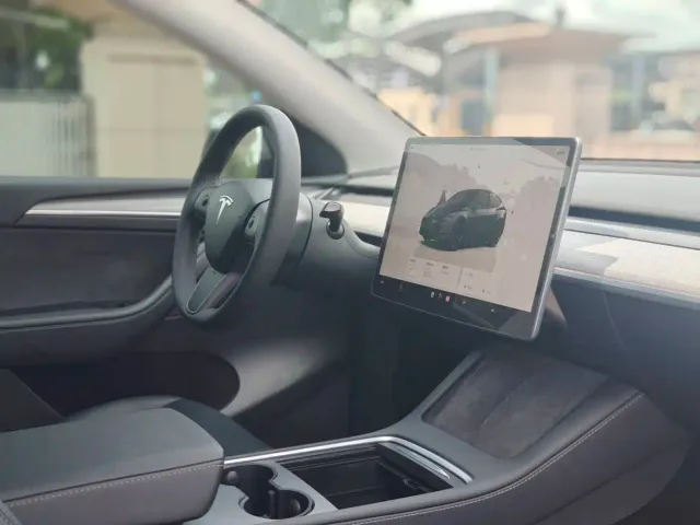 Tesla Model Y — Фото автомобиля 10