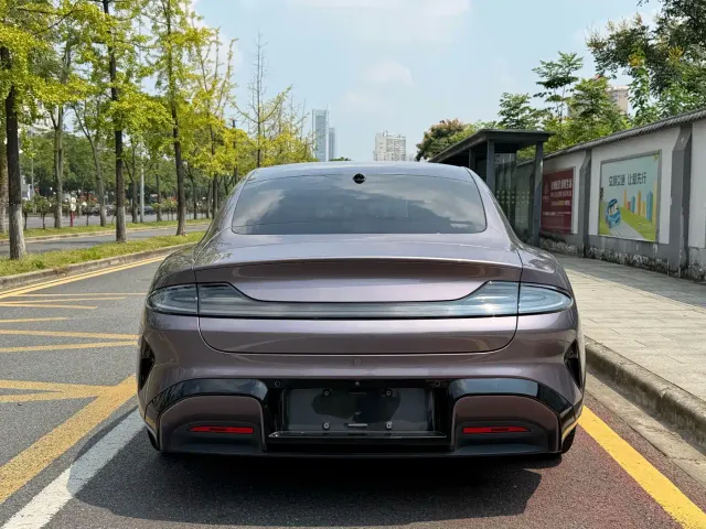 Xiaomi SU7 — Фото автомобиля 13