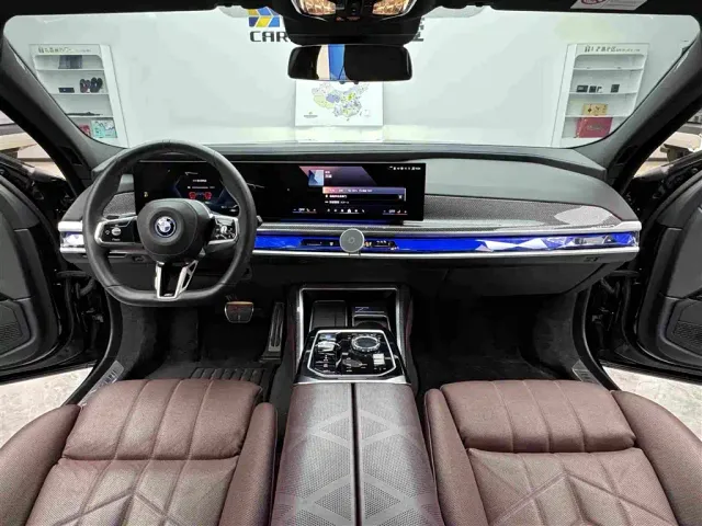 BMW i7 — Фото автомобиля 10