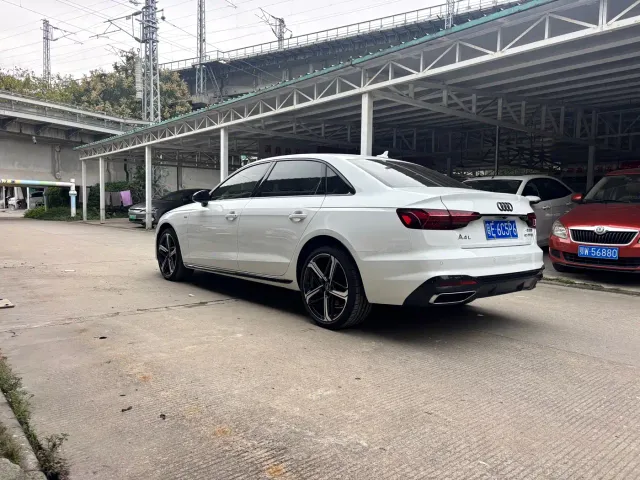 Audi A4L — Фото автомобиля 14