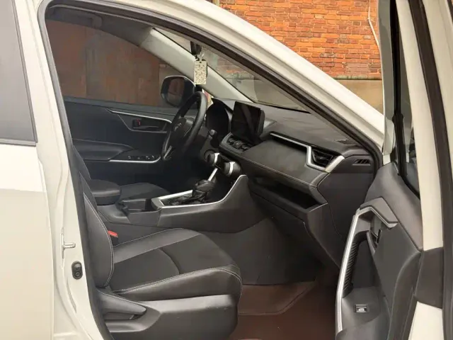 Toyota RAV4 — Фото автомобиля 14