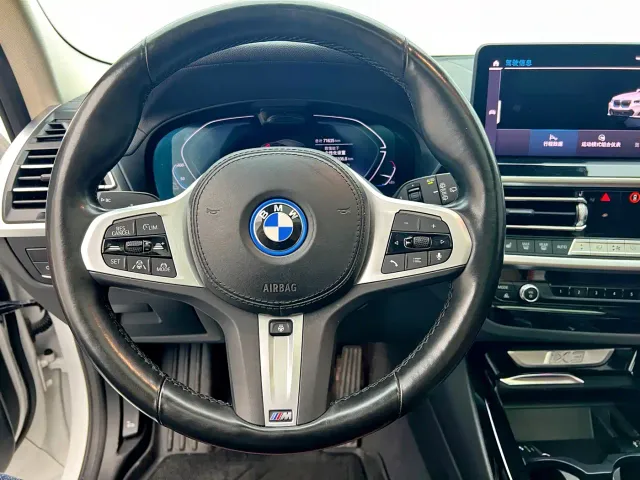BMW iX3 — Фото автомобиля 16