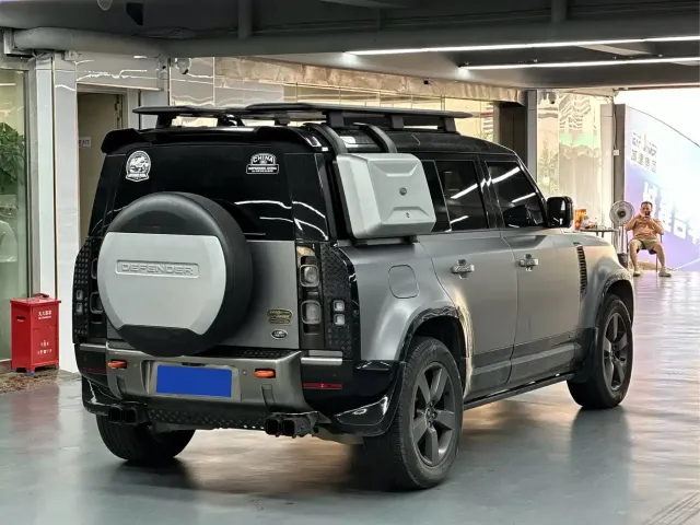 Land Rover Defender — Фото автомобиля 6