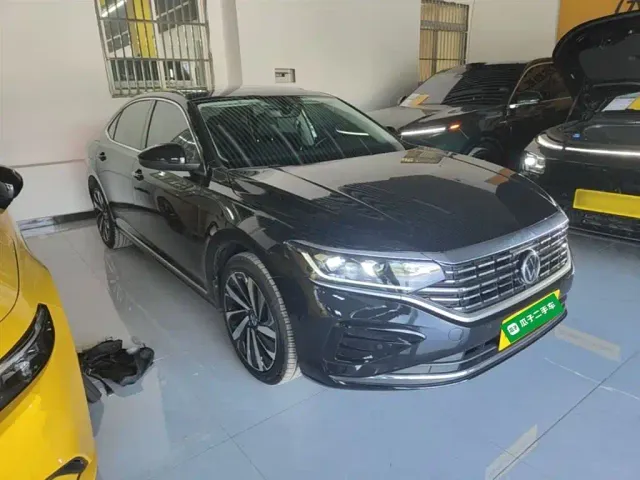 Volkswagen Passat — Фото автомобиля 3