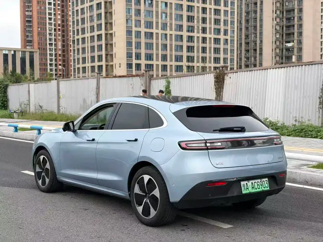 Aito M5 — Фото автомобиля 6
