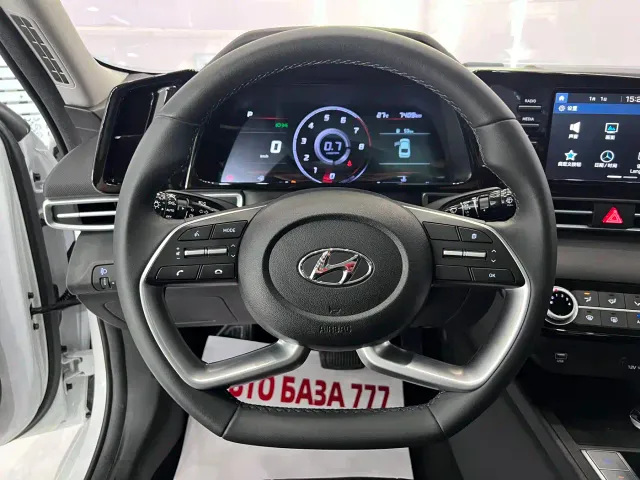 Hyundai Elantra — Фото автомобиля 11