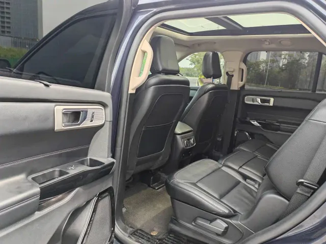 Ford Explorer — Фото автомобиля 5