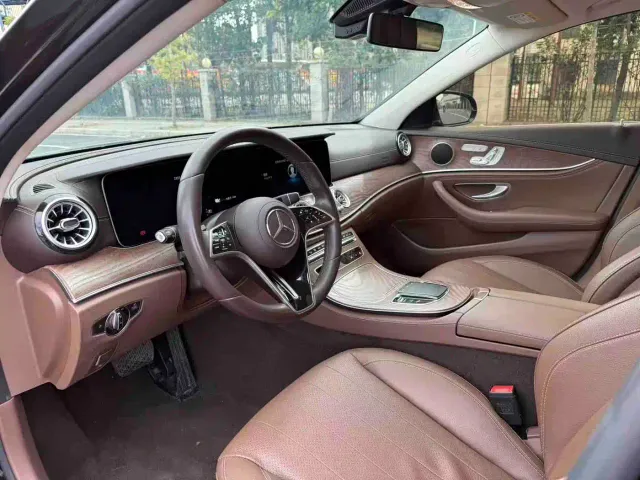 Mercedes-Benz E-Class — Фото автомобиля 5