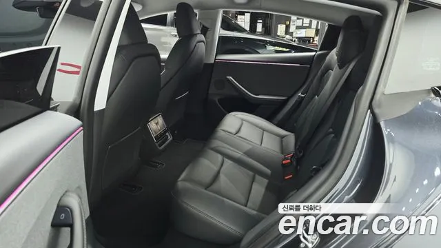 Tesla Model 3 — Фото автомобиля 18