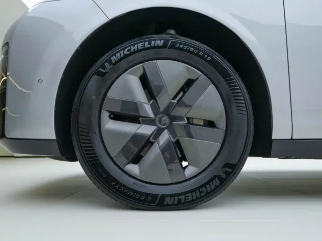 Li Auto MEGA — Фото автомобиля 12