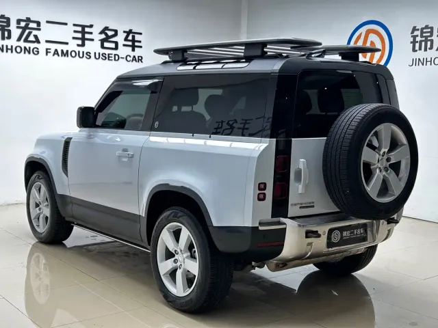 Land Rover Defender — Фото автомобиля 28