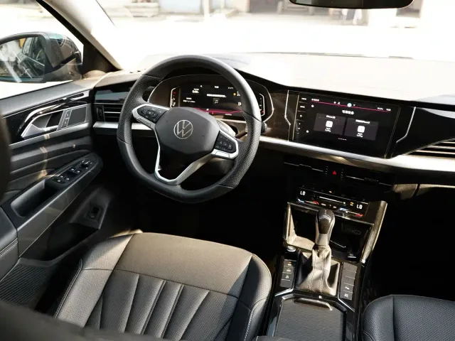Volkswagen Passat — Фото автомобиля 14