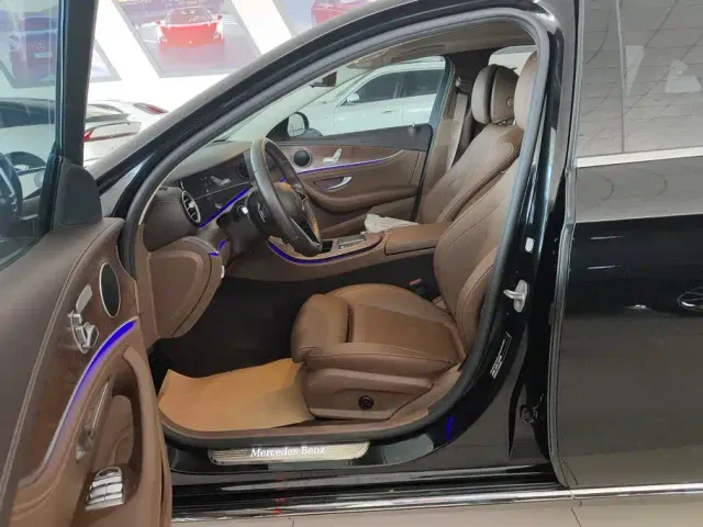 Mercedes-Benz E-Class — Фото автомобиля 9