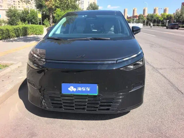 Xpeng X9 — Фото автомобиля 2