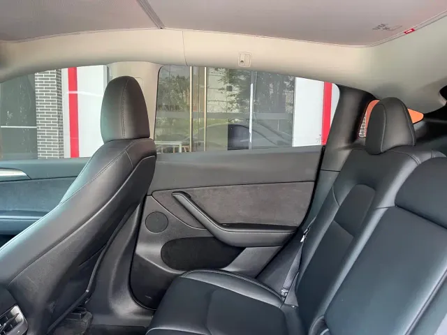 Tesla Model Y — Фото автомобиля 28