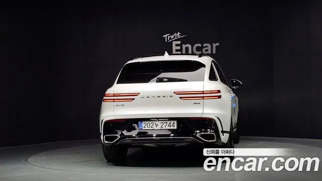 Genesis GV70 — Фото автомобиля 4
