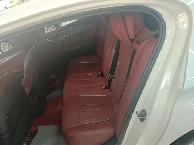 BMW 5 Series — Фото автомобиля 16