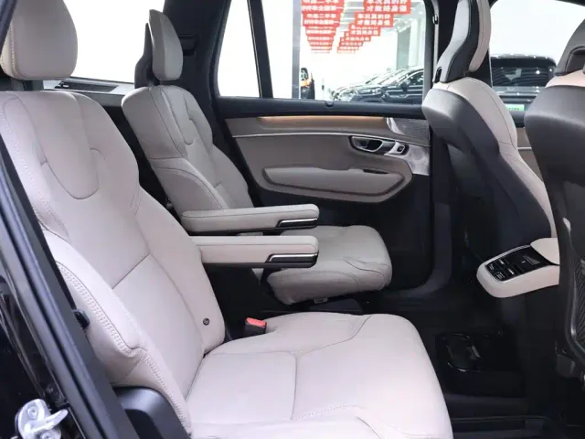 Volvo XC90 — Фото автомобиля 21