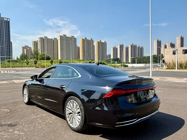 Audi A7L — Фото автомобиля 4