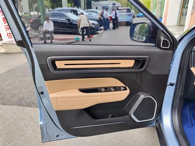 Geely ICON — Фото автомобиля 6