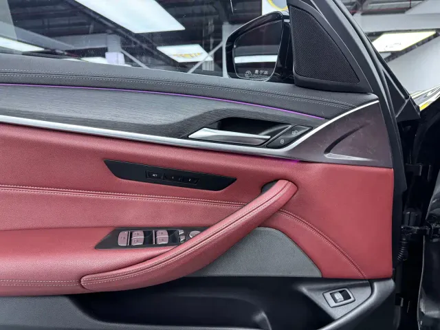 BMW 5 Series — Фото автомобиля 5