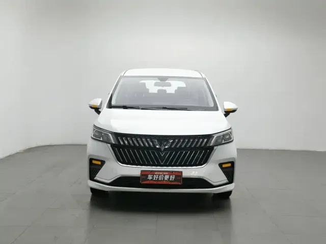 Wuling Jiachen — Фото автомобиля 3
