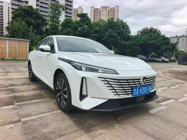 Changan Eado — Фото автомобиля 3