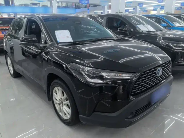 Toyota Corolla Cross — Фото автомобиля 3