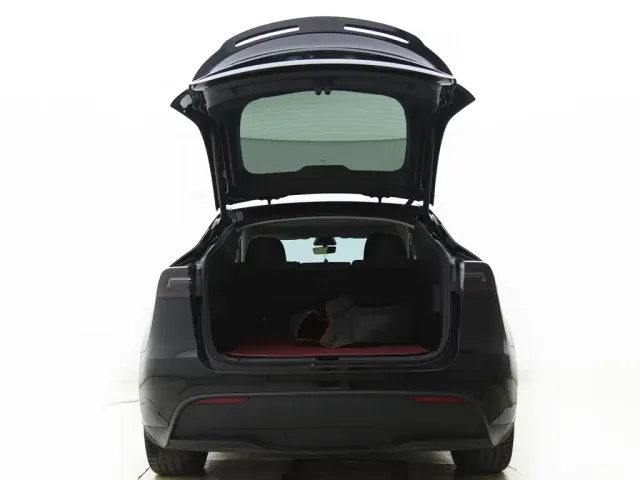 Tesla Model Y — Фото автомобиля 22