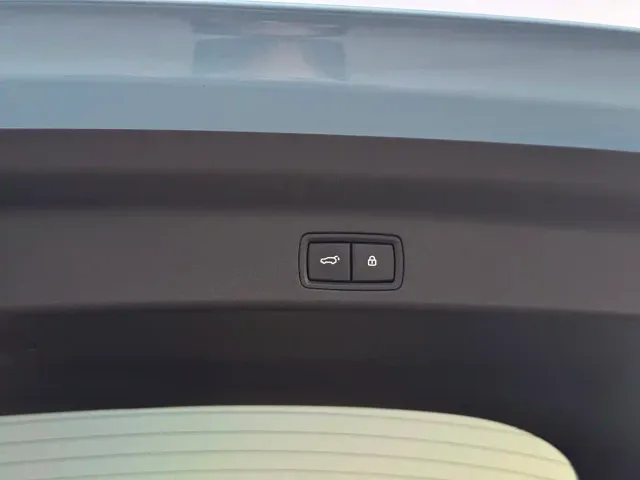 Li Auto L8 — Фото автомобиля 16