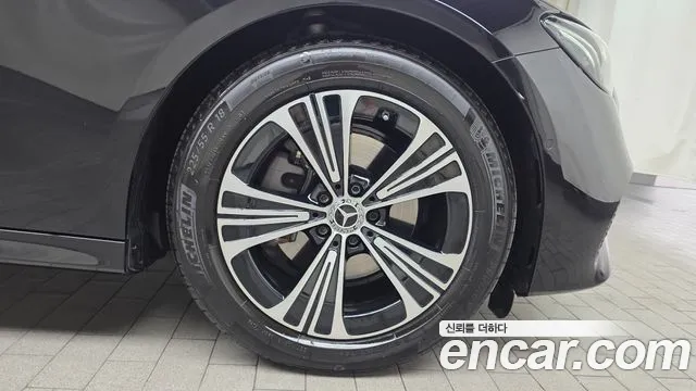 Mercedes-Benz E-Class — Фото автомобиля 18