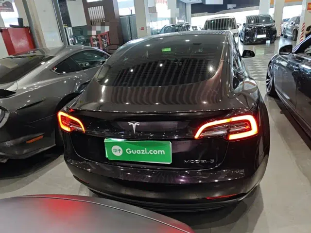 Tesla Model 3 — Фото автомобиля 5