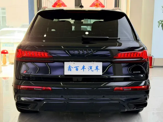 Audi Q7 — Фото автомобиля 9