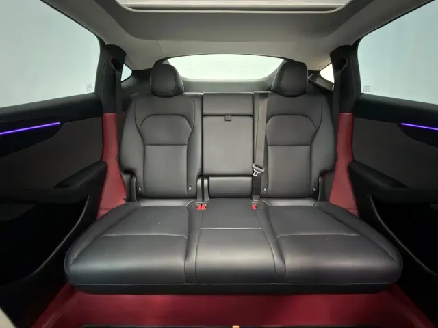 Tesla Model Y — Фото автомобиля 11