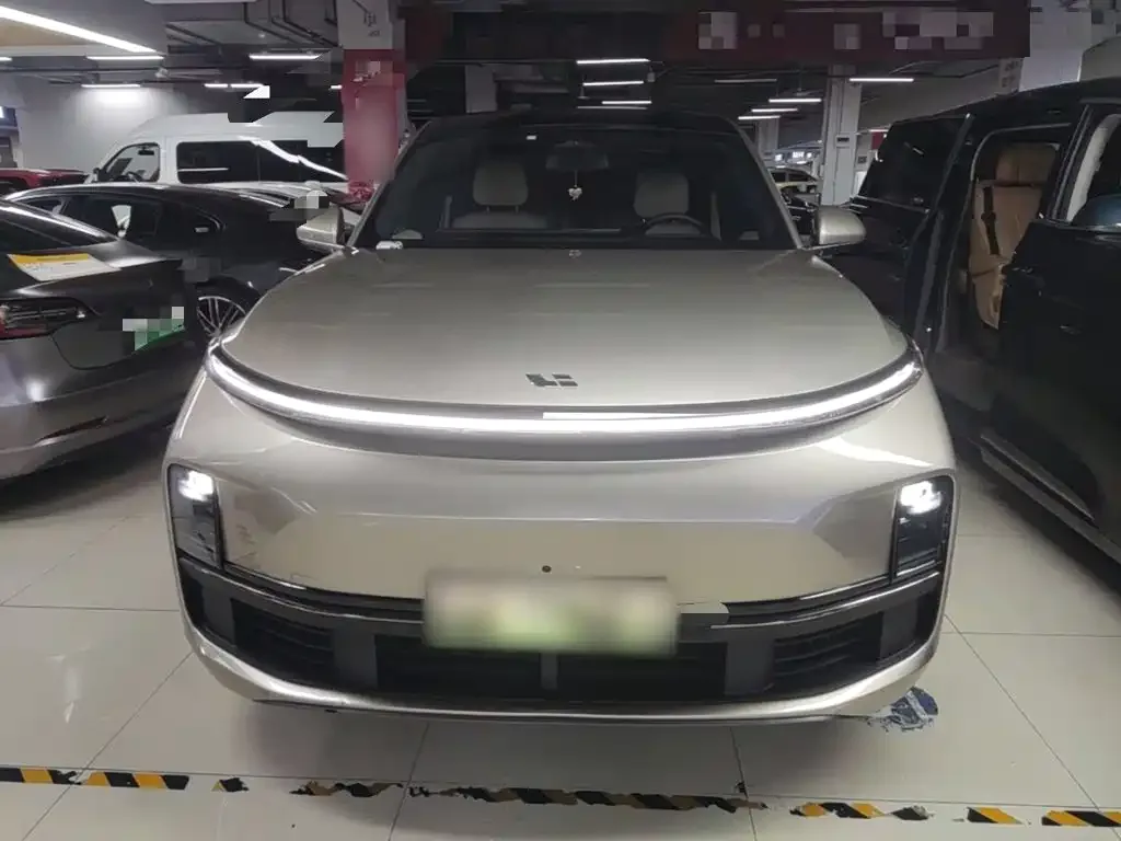 Li Auto Li Xiang L9 2023 Model Pro — Фото автомобиля 2
