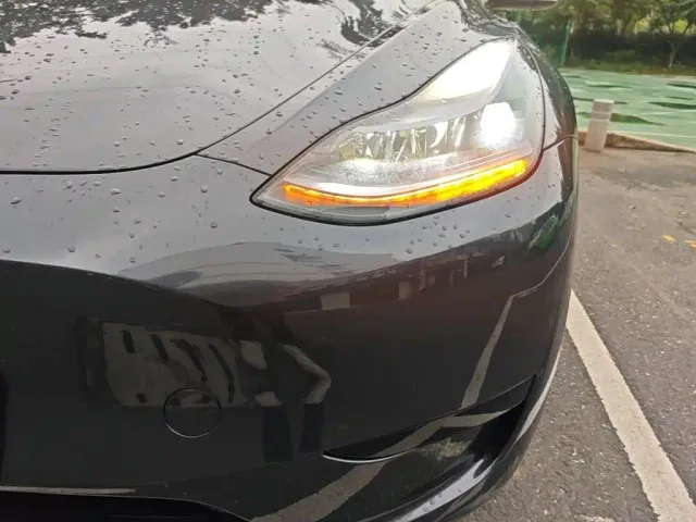 Tesla Model Y — Фото автомобиля 23