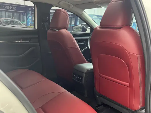 Mazda Axela — Фото автомобиля 6