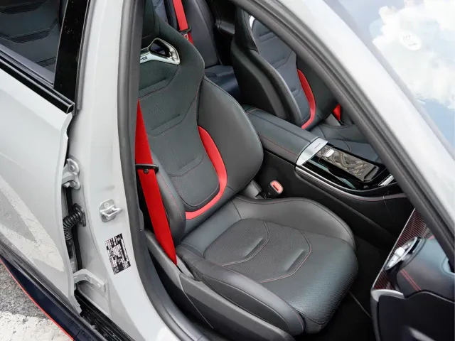 Mercedes-Benz Mercedes-Benz C-Class AMG New Energy 2024 Mercedes-AMG C 63 S E PERFORMANCE F1 Edition — Фото автомобиля 19