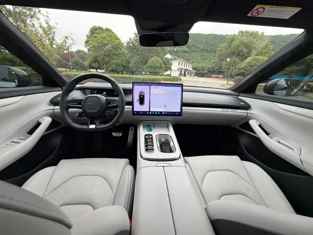 Xiaomi SU7 — Фото автомобиля 8