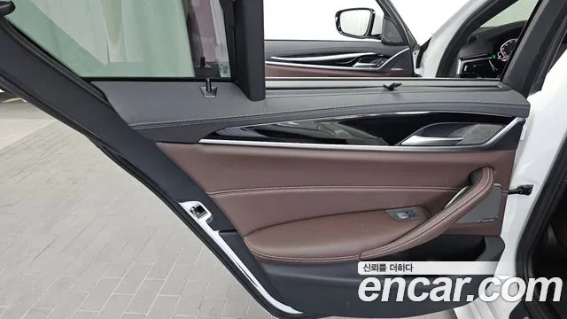 BMW 5-Series — Фото автомобиля 24