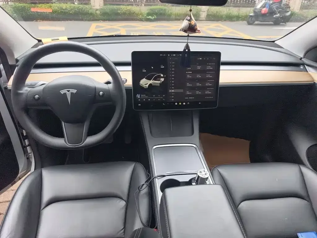 Tesla Model Y 2022 Facelift Rear-Wheel Drive Version — Фото автомобиля 5
