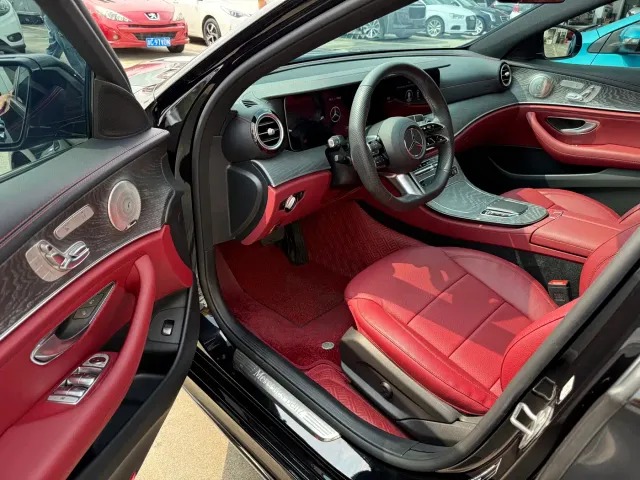 Mercedes-Benz E-Class — Фото автомобиля 5