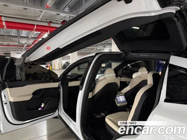 Tesla Model X — Фото автомобиля 4