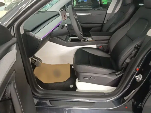 Tesla Model Y — Фото автомобиля 14
