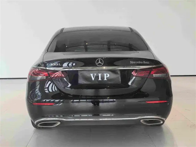 Mercedes-Benz E-Class — Фото автомобиля 8